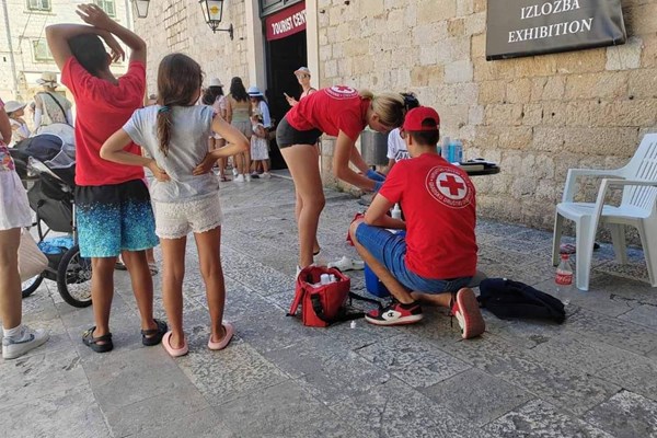 I ove godine na posjetitelje u Dubrovniku pazit će timovi Crvenoga križa 